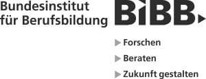 Das Bundesinstitut für Berufsbildung (BIBB) prüft als staatliche Behörde ergänzend bei berufsbildenden IHK-Fernstudiengängen.