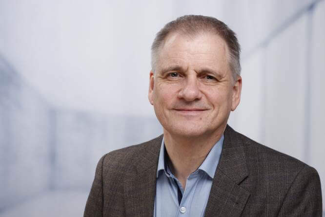 Heute möchten wir Ihnen Carsten Kulka vorstellen. Für das Deutsche eLearning Studieninstitut ist Herr Kulka für die Bildungsbereiche der Logistik, BWL und für die Ausbildung der Ausbilder zuständig. Mehr Informationen erhalten Sie in diesem Beitrag.