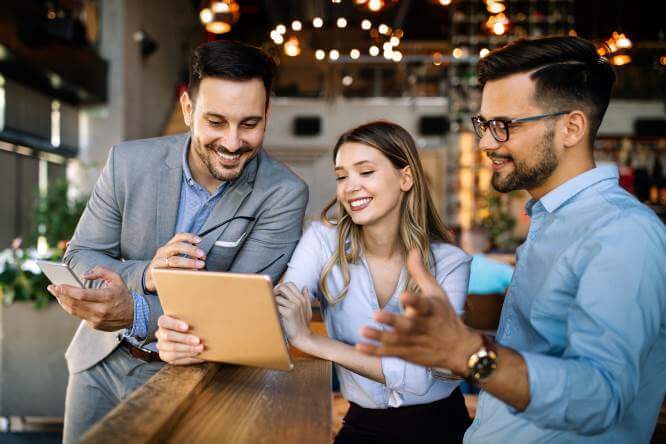 Die Digitalisierung verändert nicht erst seit der Corona-Krise unsere Arbeitswelt. Deswegen sind bestimmte persönliche Eigenschaften und Einstellungen hilfreich, um sich langfristig an Veränderungen anzupassen und beruflich seinen Platz zu finden. Mehr zu diesem interessanten Thema, in diesem Blogbeitrag.