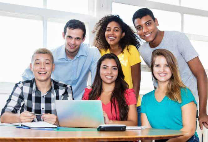 Unterstütze mit Abschluss des Fernstudiums zum Integrationsberater geflüchtete Menschen und ausländische Arbeitnehmer!